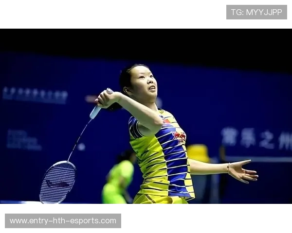 羽毛球少女打嗨自转