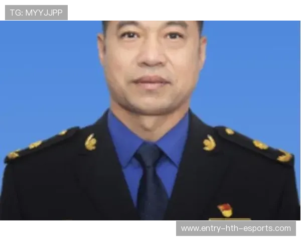 谁注意！广东1人被换下后，陈海涛冲着他微笑：打四川双塔靠你了