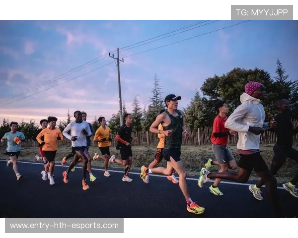 长跑年度盛会：肯尼亚运动员屡破纪录，赛场火爆！，肯尼亚长跑运动员训练计划